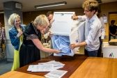 BO Małopolska: Ruszyło liczenie papierowych głosów mieszkańców