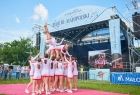 Pokaz cheerleaders – zawodniczki robią wieżę