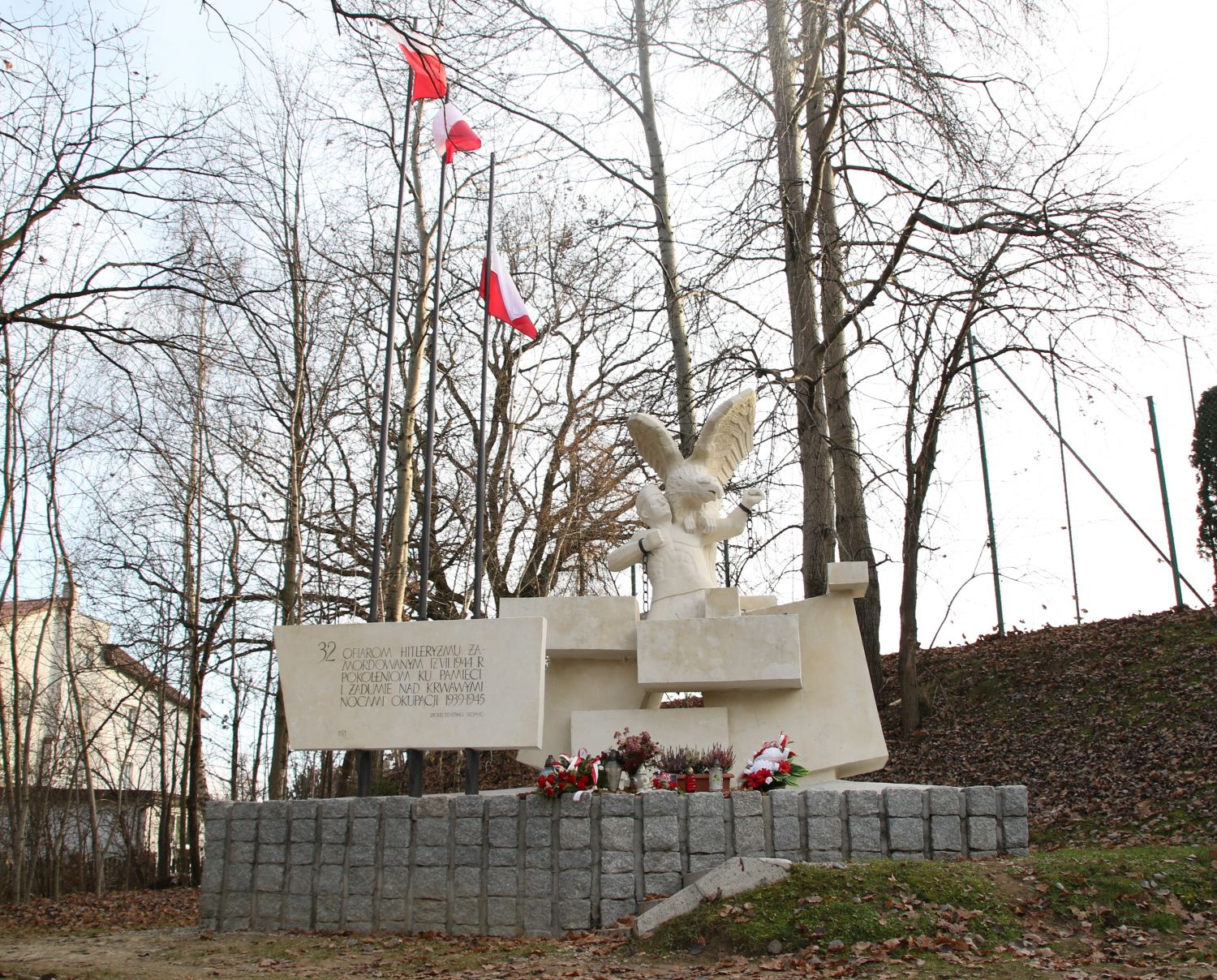 Pomnik w Słopnicach